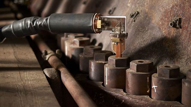Induction heating is ideal for bolt expansion